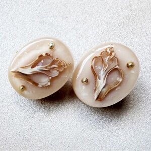 Vintage Shell in Resin Clip Earrings